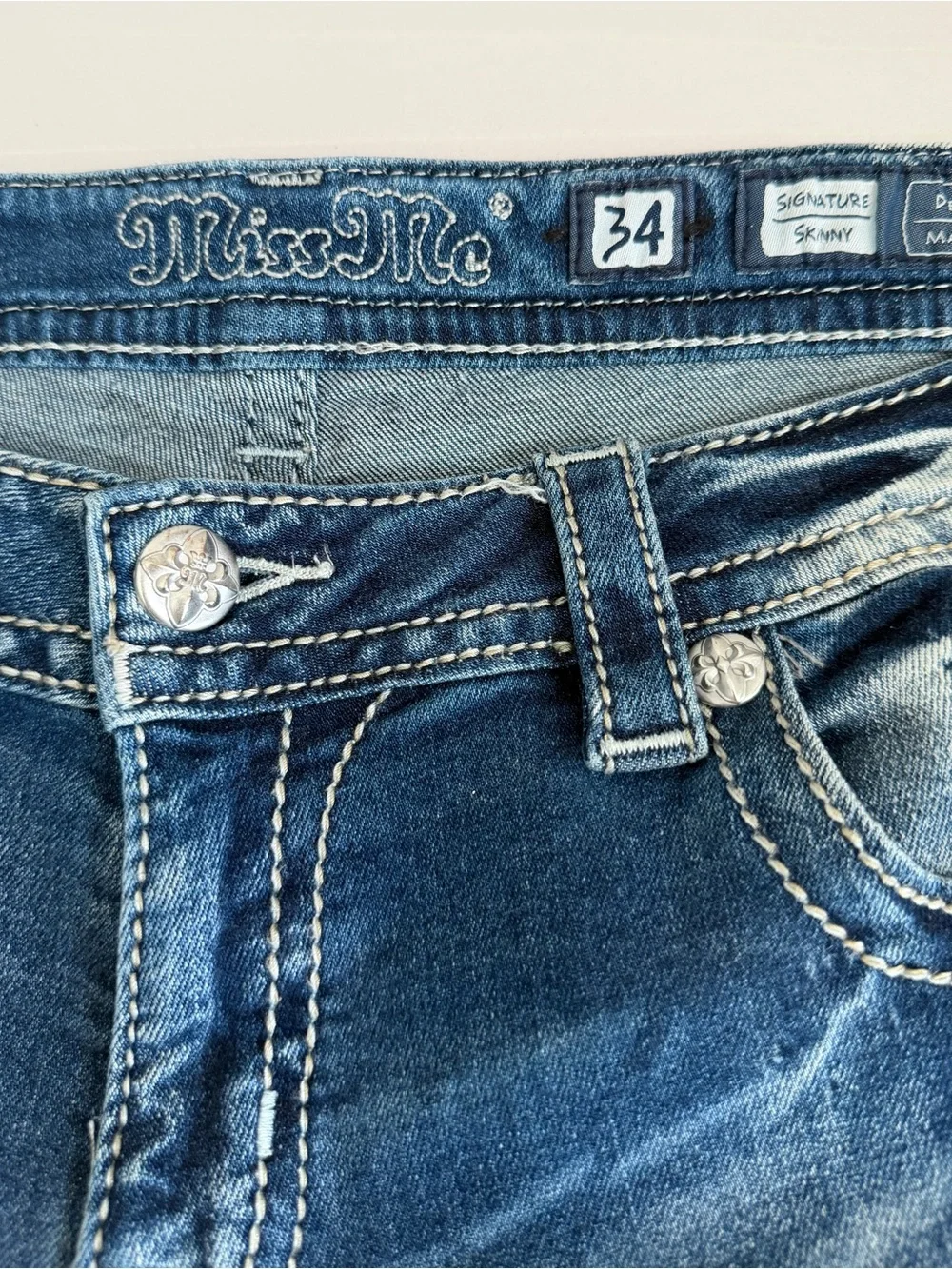 Womens Miss Me Jeans Size 34 Skinny Y2K Rhinestone Angel Wings Embellished Blue - Picture 9 of 10